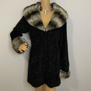 Vintage elegant faux sheepskin and fur collared sleeved black mid length coat!